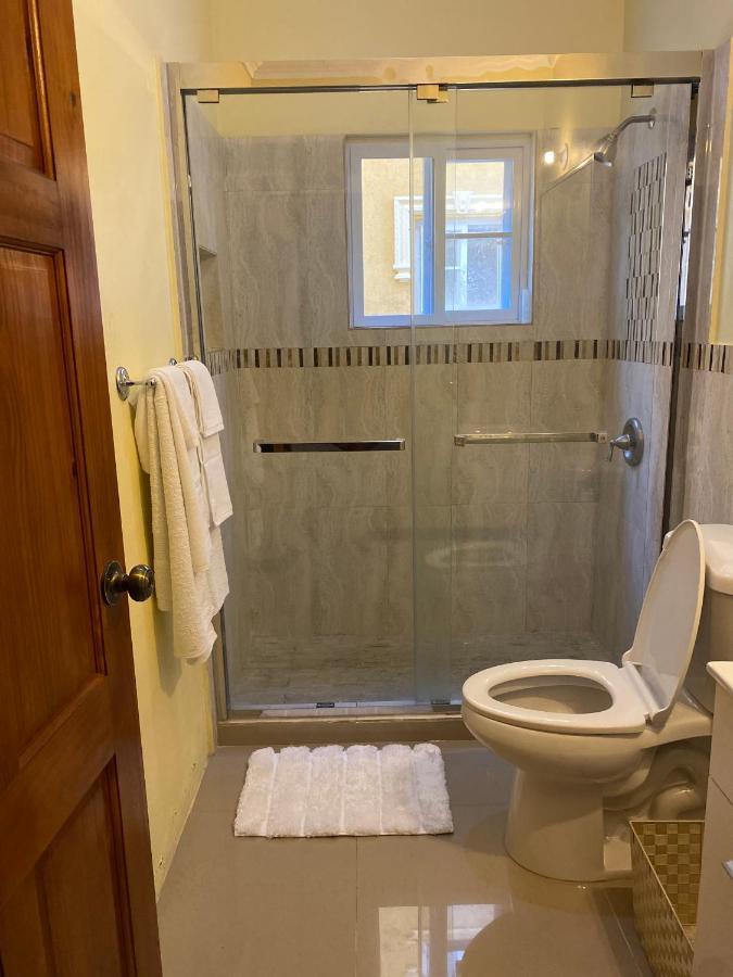 Travelers Lodge Scarlett Hall Eksteriør billede